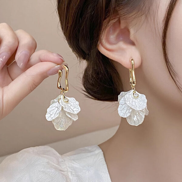 Affordable Luxury Fashion Petal Earrings - Image 4