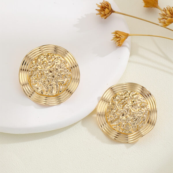 Light Luxury Trend Golden Retro Easy Matching Eardrops Earrings - Image 4