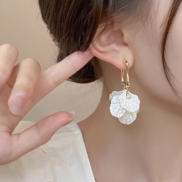 Affordable Luxury Fashion Petal Earrings - Image 3