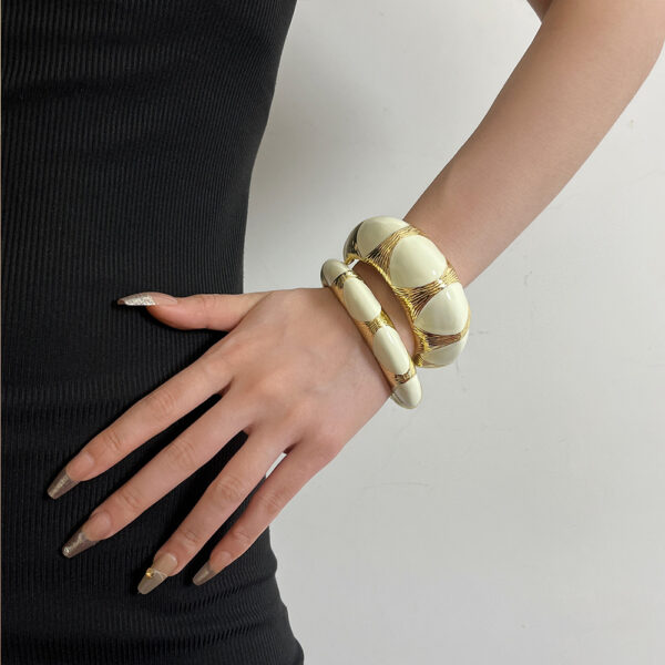 French Retro Oval Black Gold Enamel Drop Oil Bracelet Niche High Sense - Image 4