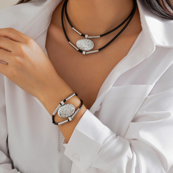 Simple Double-layer Elbow Necklace Retro Ethnic Relief Short Pendant Necklace Necklace For Women