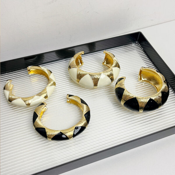 French Retro Oval Black Gold Enamel Drop Oil Bracelet Niche High Sense - Image 9