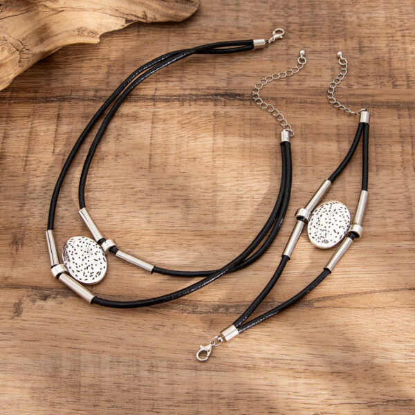Simple Double-layer Elbow Necklace Retro Ethnic Relief Short Pendant Necklace Necklace For Women - Image 2