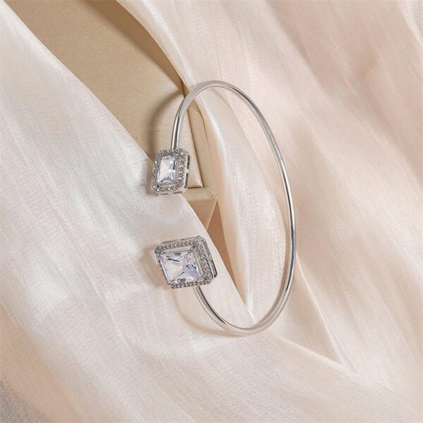 Women's Simple Bracelet Bracelet High-grade Water Drop Inlaid Women's Square Diamond - Image 3