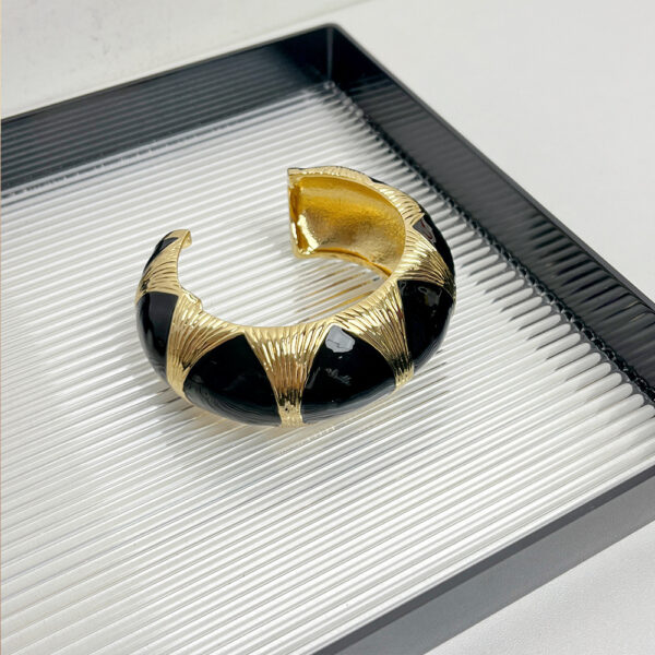 French Retro Oval Black Gold Enamel Drop Oil Bracelet Niche High Sense - Image 6