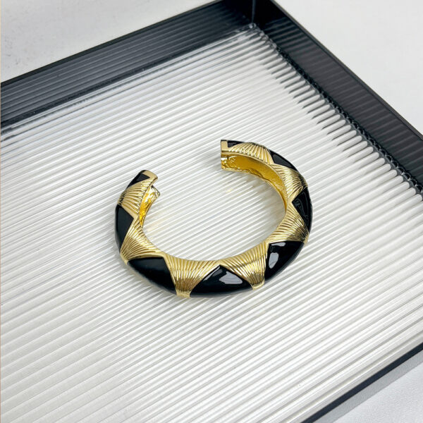 French Retro Oval Black Gold Enamel Drop Oil Bracelet Niche High Sense - Image 3