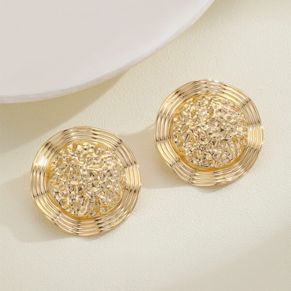 Light Luxury Trend Golden Retro Easy Matching Eardrops Earrings - Image 5