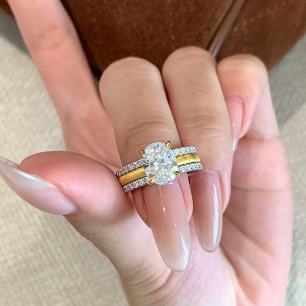Twin Same Brushed Big Diamond Row Diamond Ring - Image 3